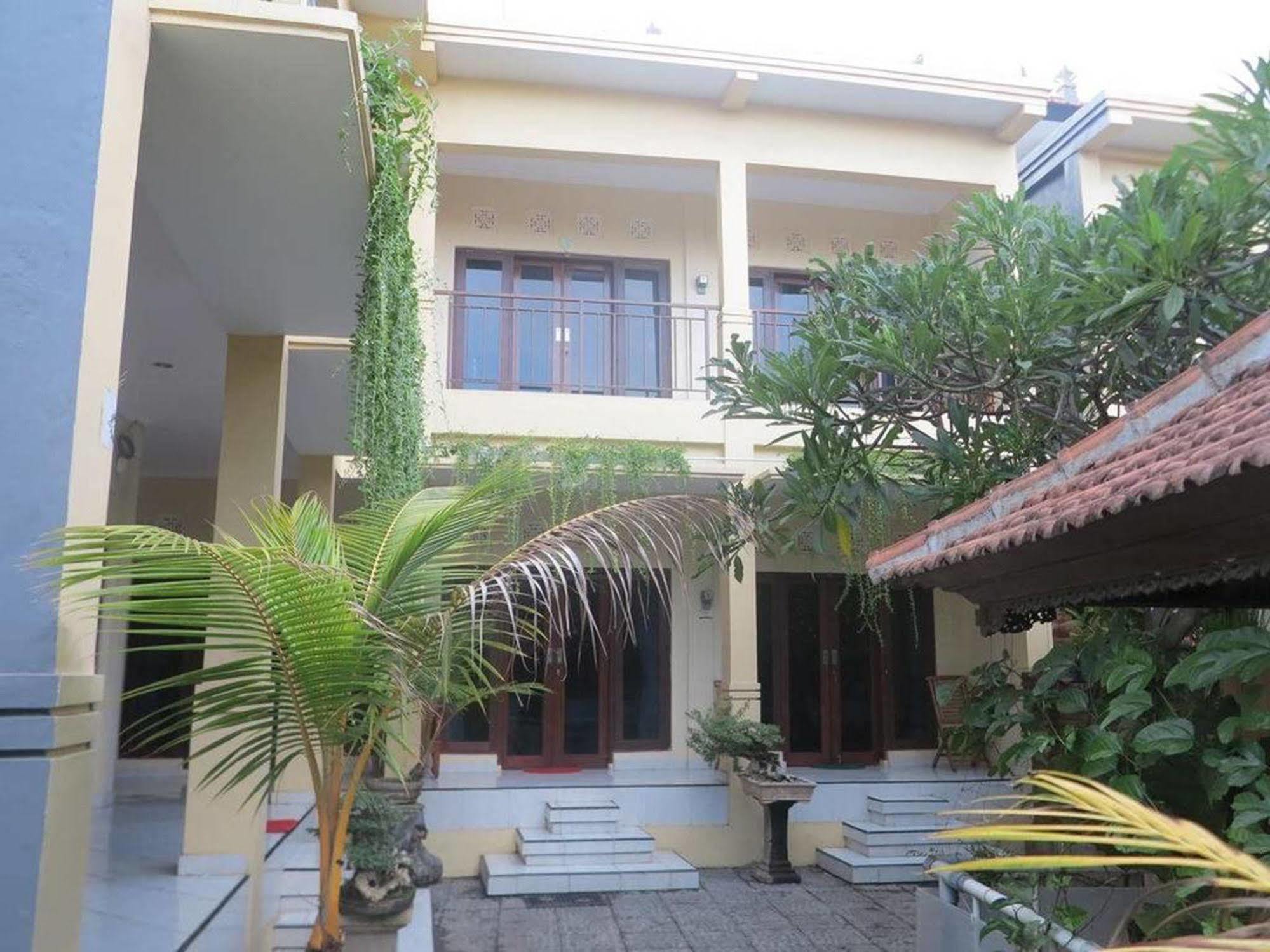Sari Buana Bed & Breakfast Кута Екстер'єр фото