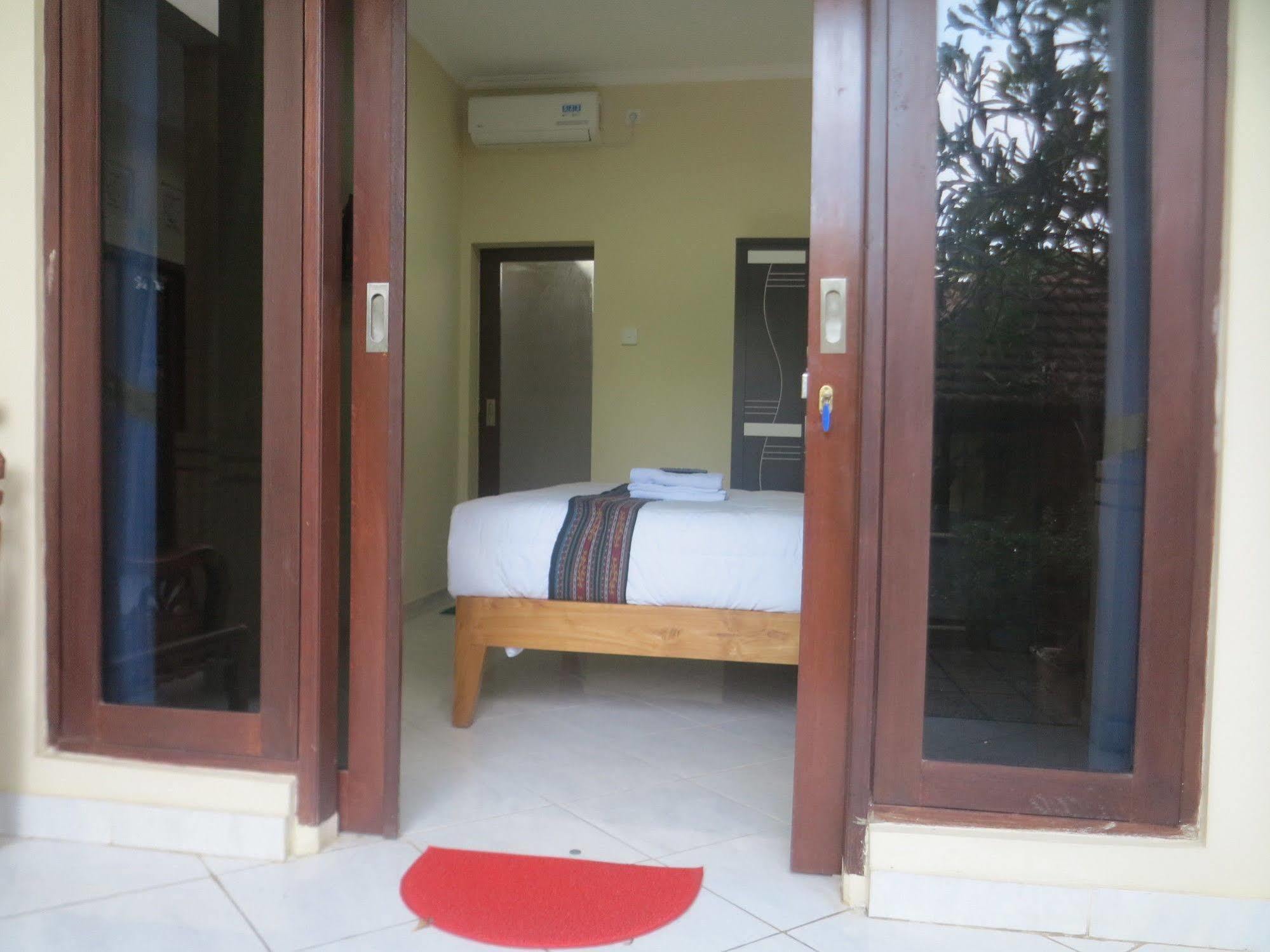Sari Buana Bed & Breakfast Кута Екстер'єр фото