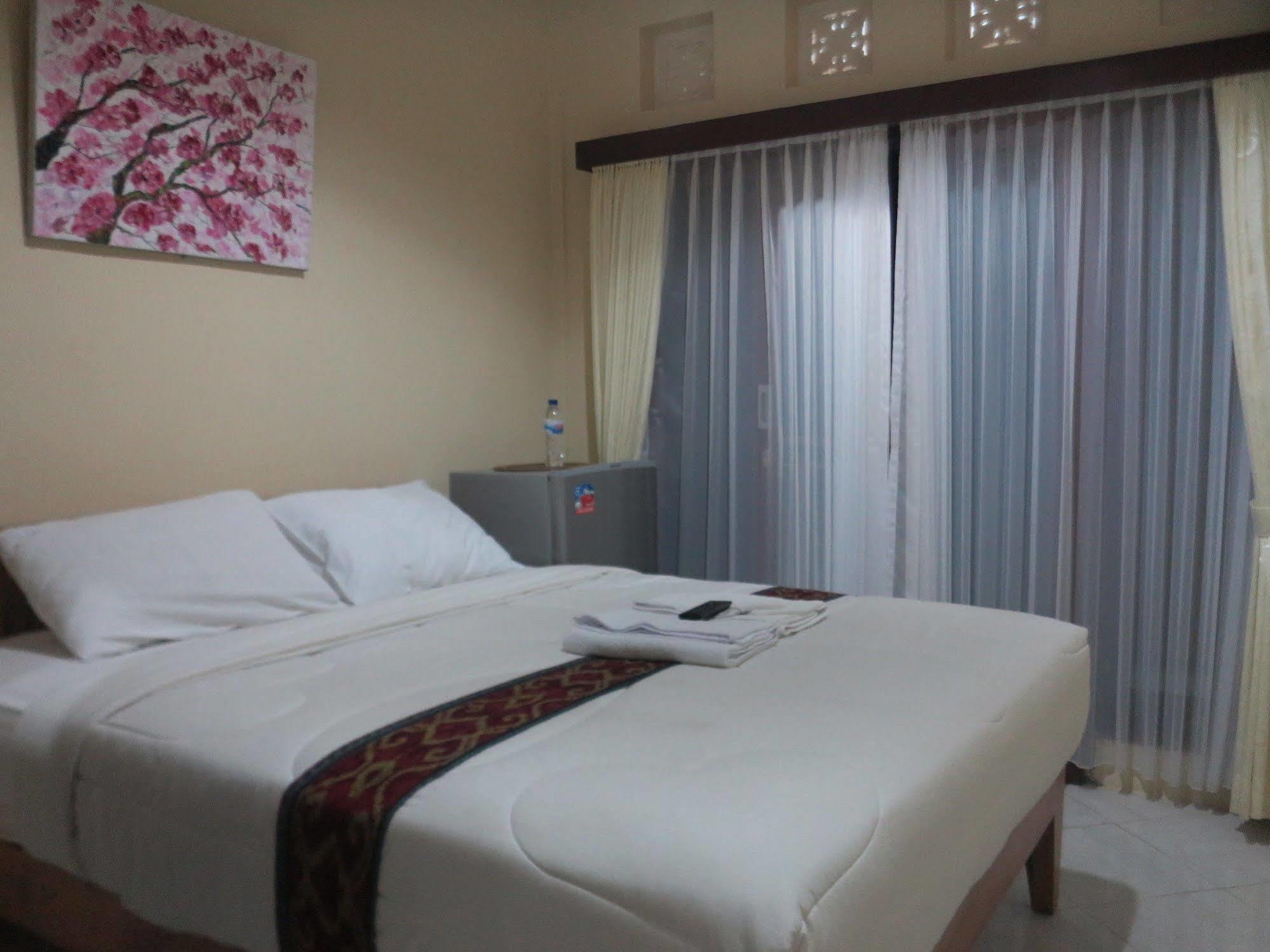 Sari Buana Bed & Breakfast Кута Екстер'єр фото